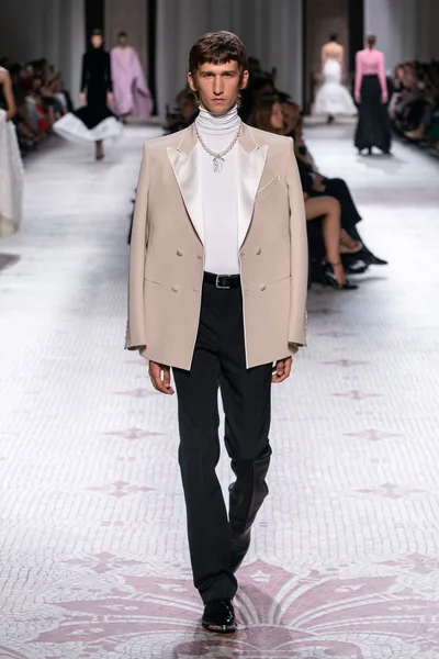 Look 13